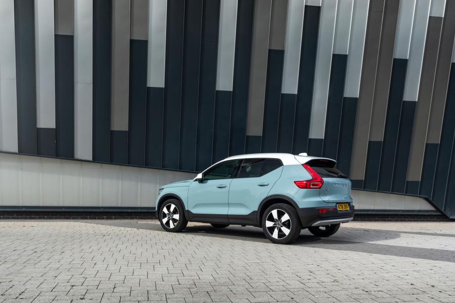  Volvo XC40 T3 Momentum 2018 года  (UK) (фото 21 из 40)